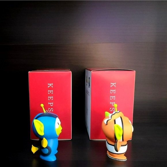 Hallmark Keepsake 2022 Lot of 2 Pixar Finding Nemo Alien Remix Surprise Orange & - Picture 4 of 4